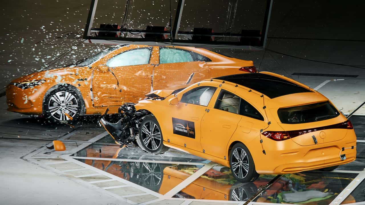 Mercedes-Benz CLA High-Speed Crash Test